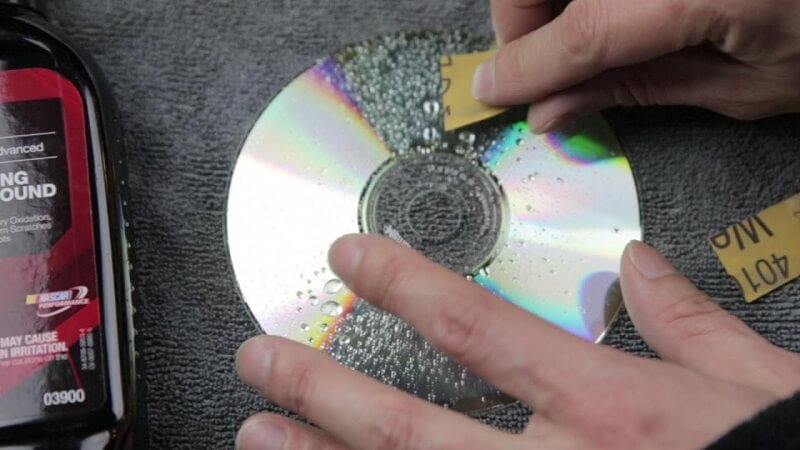 傷のあるCDおよびDVDを修正する